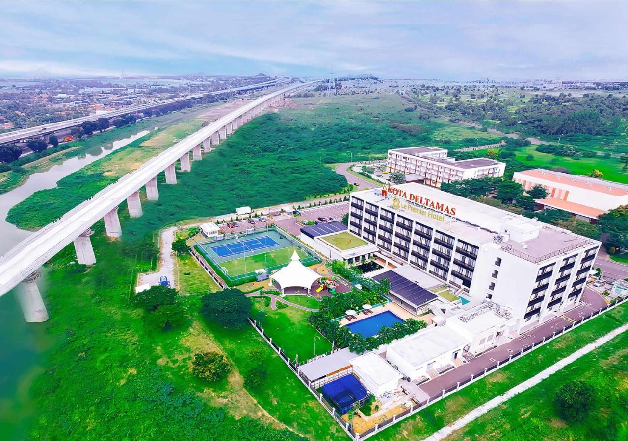 Le Premier Hotel Deltamas Cikarang Exterior photo