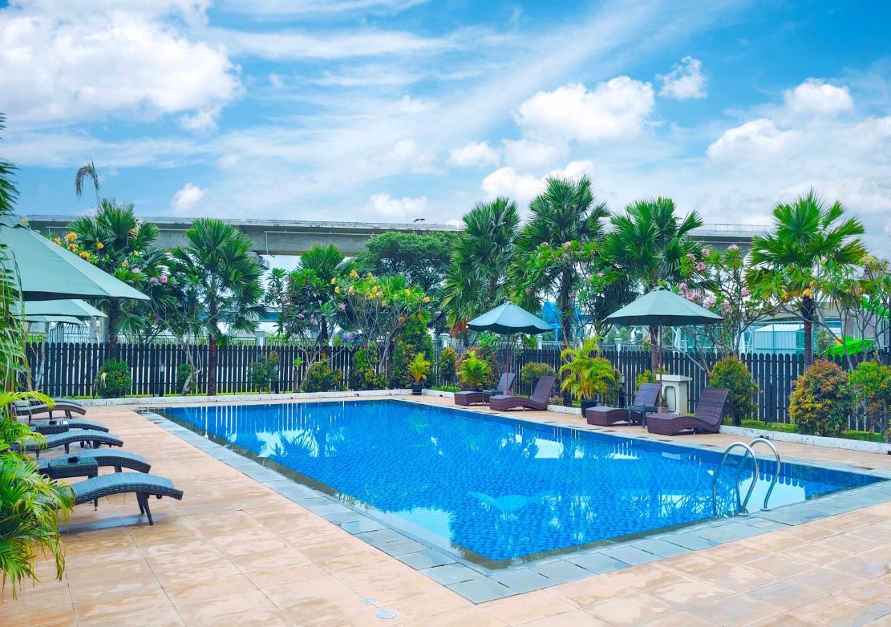 Le Premier Hotel Deltamas Cikarang Exterior photo