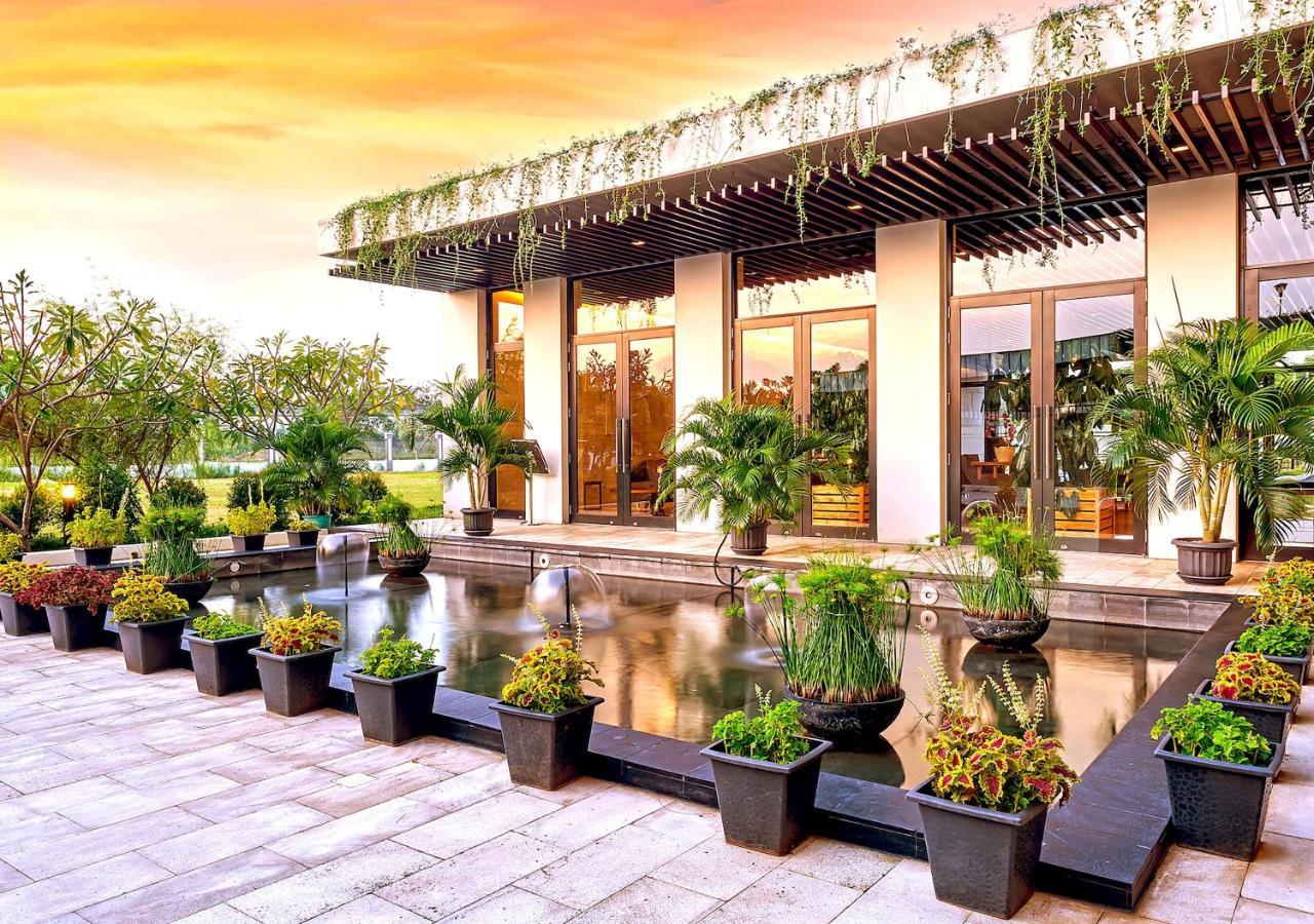Le Premier Hotel Deltamas Cikarang Exterior photo