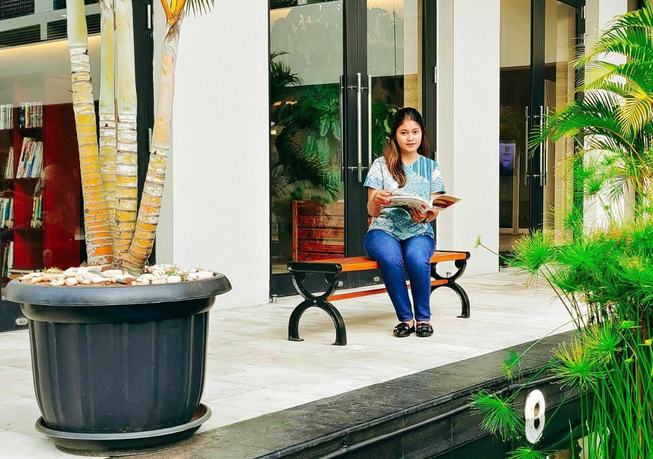 Le Premier Hotel Deltamas Cikarang Exterior photo