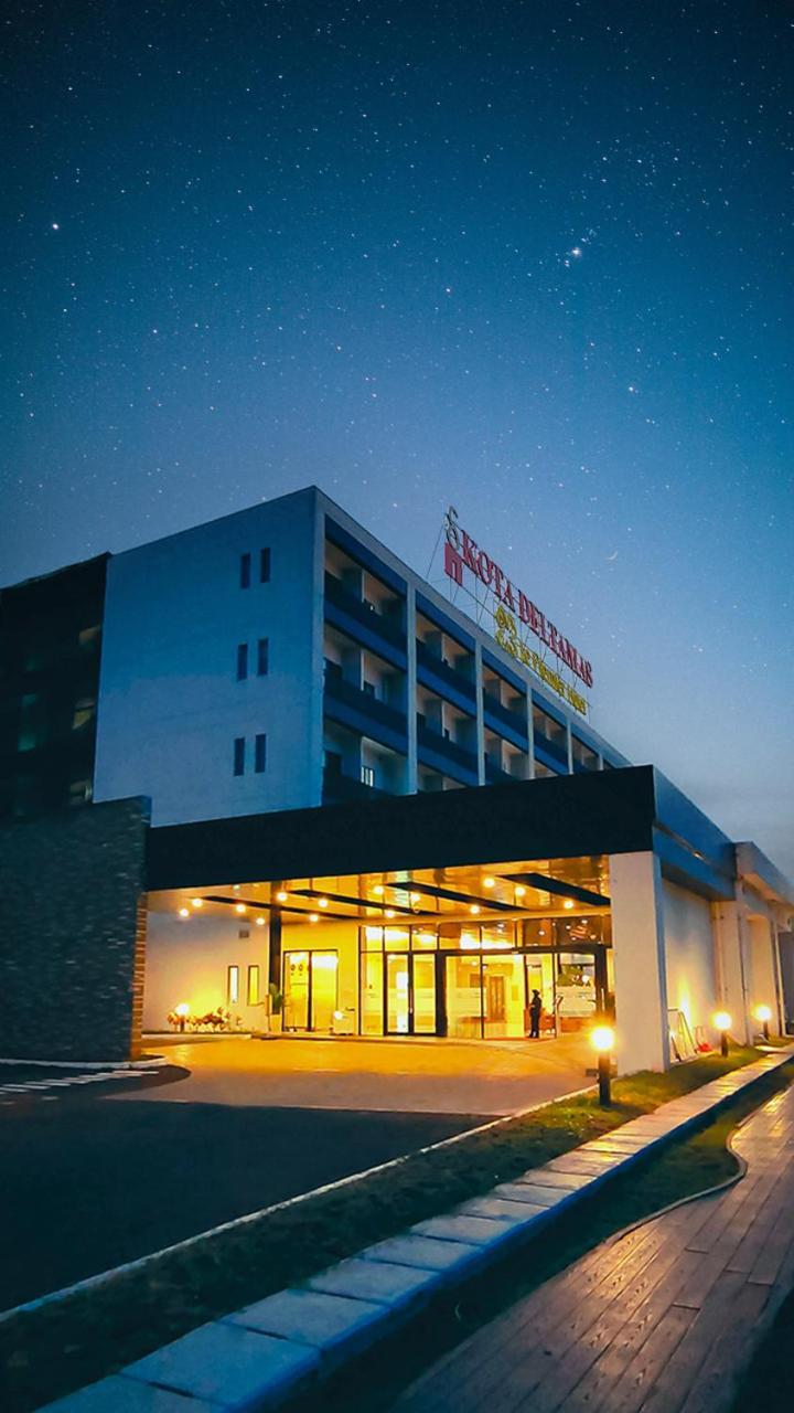 Le Premier Hotel Deltamas Cikarang Exterior photo